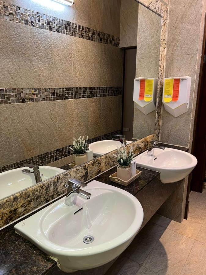 Nova Hotel Мири Екстериор снимка