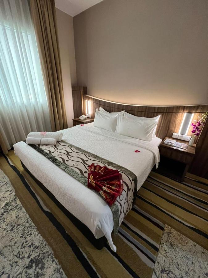 Nova Hotel Мири Екстериор снимка